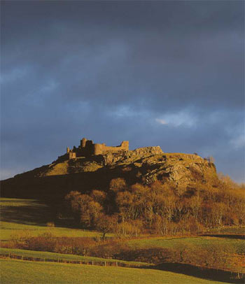 Castell Carreg Cennen, Sir Gaerfyrddin. (h)Cadw, Llywodraeth Cynulliad Cymru (Hawlfraint y Goron)