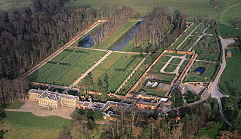 Ty a gerddi Erddig, Wrecsam. Hawlfraint y Goron (h)CBHC (NPRN27130.GTJ50109) 